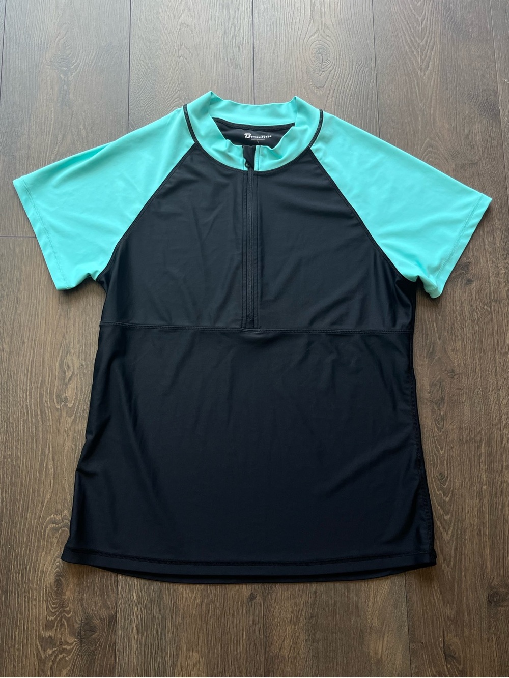 NWOT Bonneuitbebe Short Sleeve Half Zip Rash Guard Swim Shirt